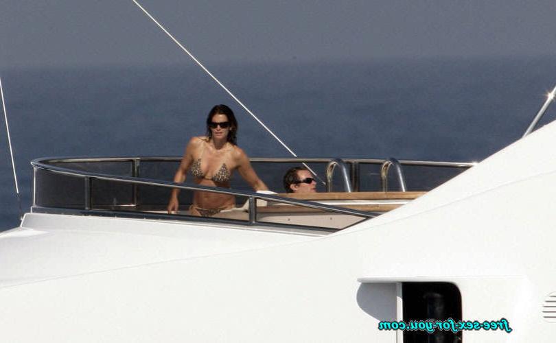 16P Cindy Crawford posing in topless on yach paparazzi pictures