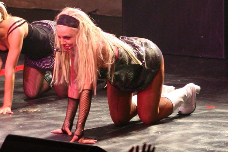 16P Britney Spears shows pussy to paparazzi and sucking big cock
