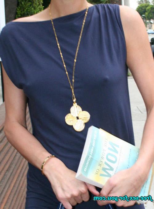 16P Paris Hilton showing pussy to paparazzi and posing sexy