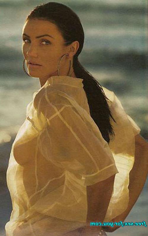 16P Cameron Diaz posing sexy in bikini and in topless