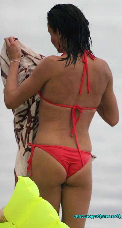16P Cameron Diaz posing sexy in bikini and in topless