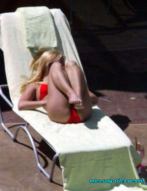 16P Britney Spears posing in topless and bikini paparazzi pictures