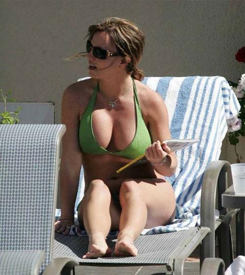 16P Britney Spears posing in topless and bikini paparazzi pictures