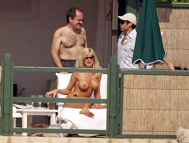 16P Victoria Silvstedt pussy exposed and topless paparazzi pictures