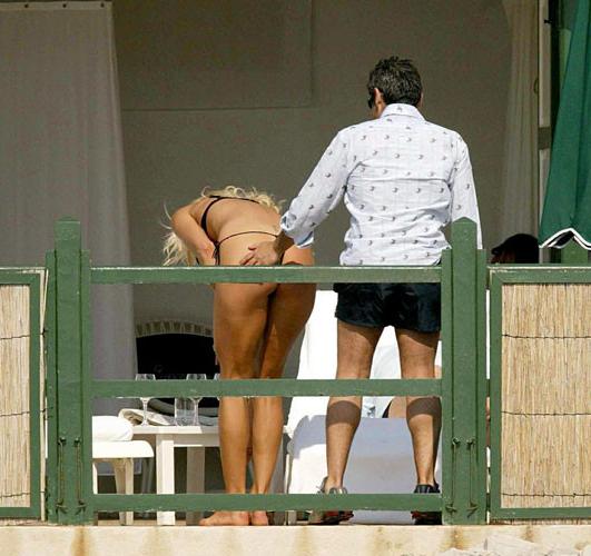 16P Victoria Silvstedt pussy exposed and topless paparazzi pictures