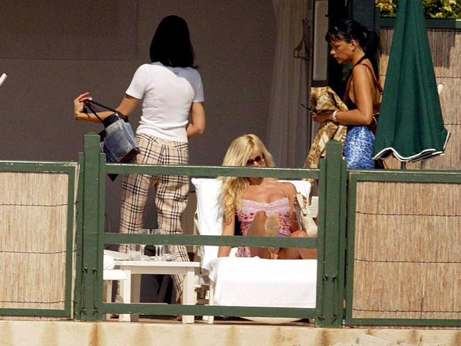16P Victoria Silvstedt pussy exposed and topless paparazzi pictures