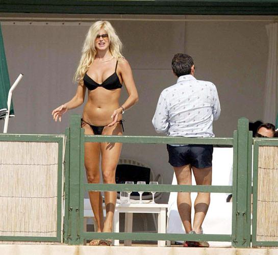 16P Victoria Silvstedt pussy exposed and topless paparazzi pictures