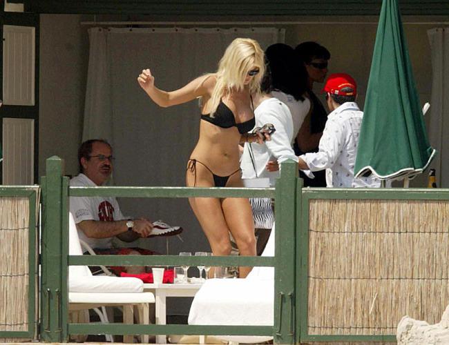 16P Victoria Silvstedt pussy exposed and topless paparazzi pictures