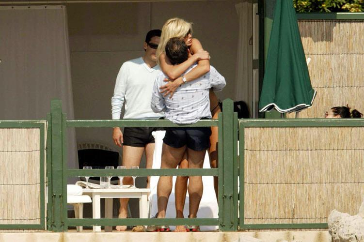 16P Victoria Silvstedt pussy exposed and topless paparazzi pictures