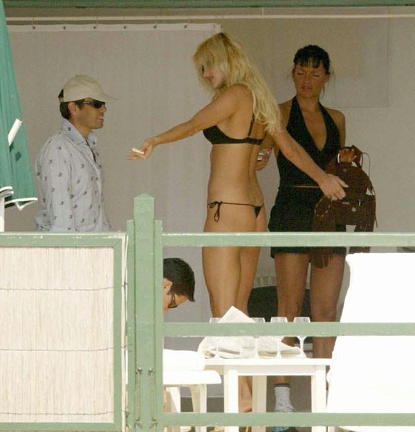 16P Victoria Silvstedt pussy exposed and topless paparazzi pictures