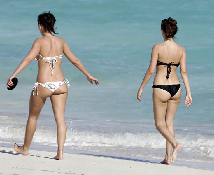 16P Kelly Brook topless and bikini beach paparazzi pictures