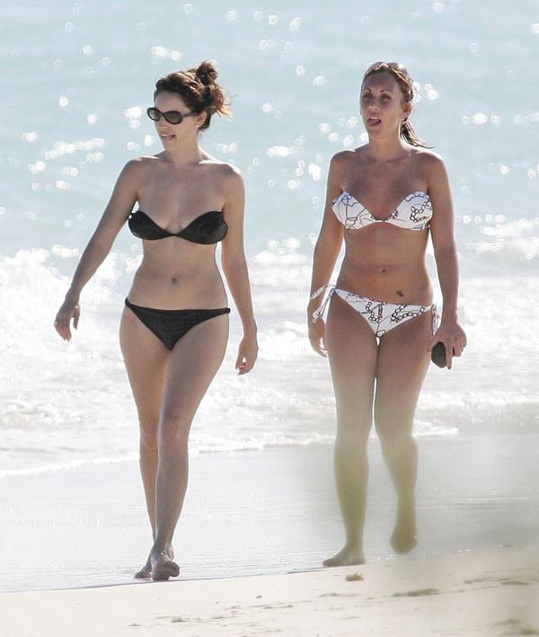 16P Kelly Brook topless and bikini beach paparazzi pictures