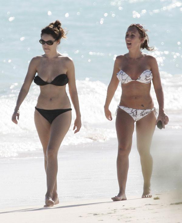 16P Kelly Brook topless and bikini beach paparazzi pictures