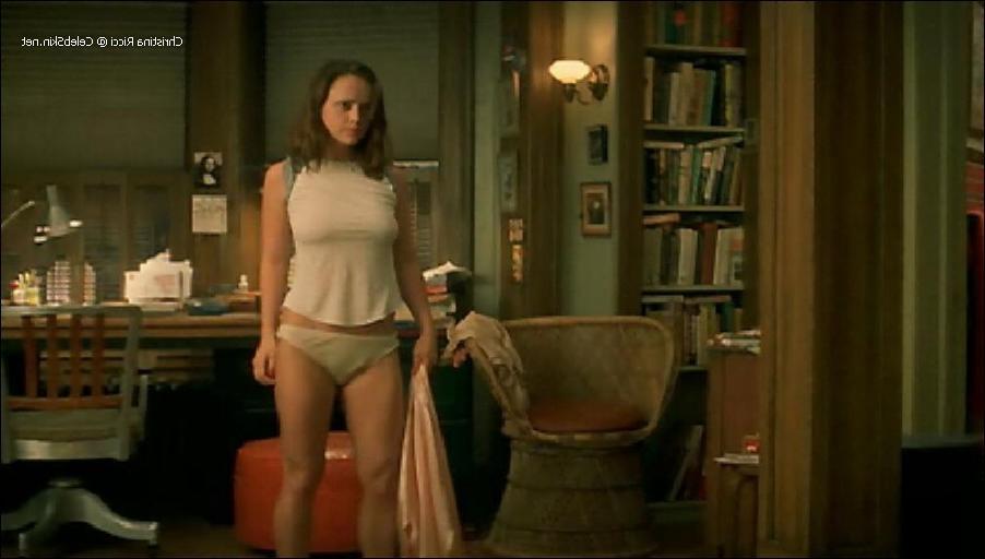 16P Sexy Christina Ricci Topless