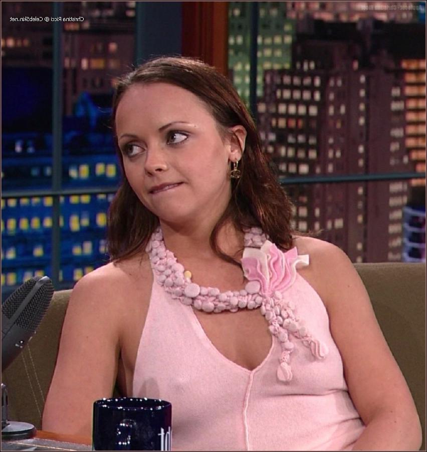 16P Sexy Christina Ricci Topless