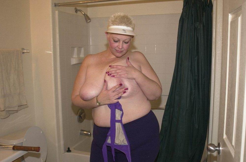 14P bbw mature playing with her huge tits