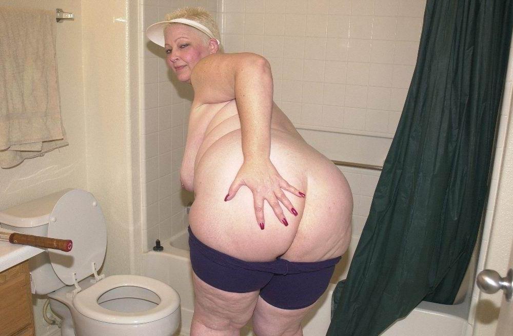 14P bbw mature playing with her huge tits
