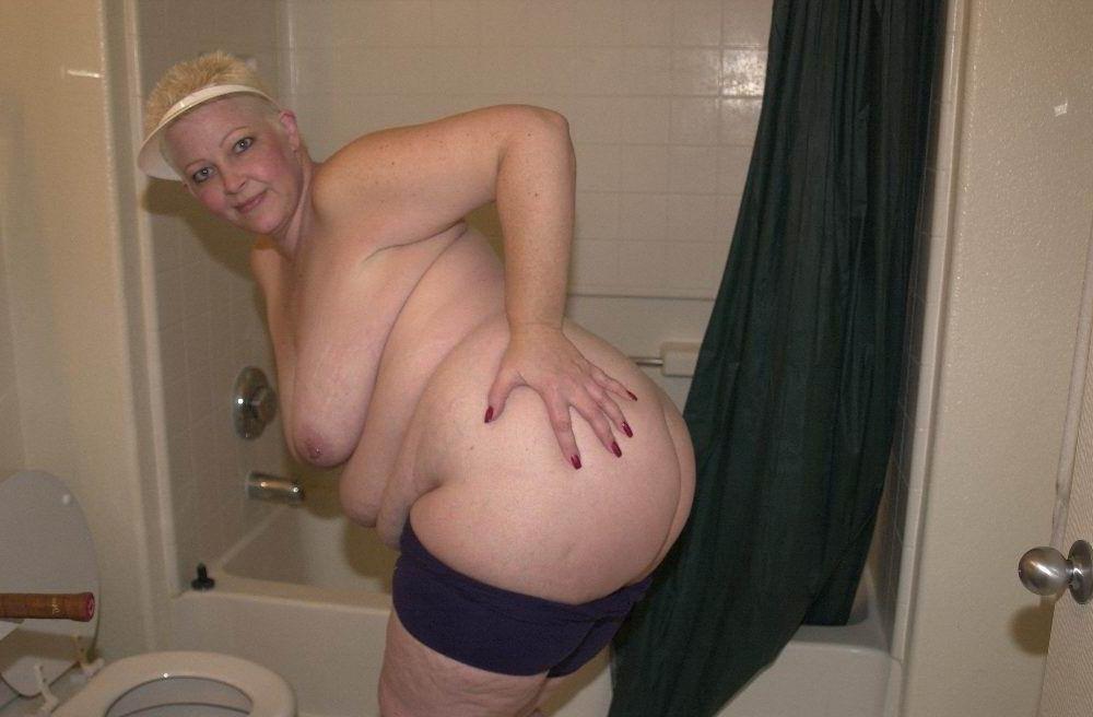 14P bbw mature playing with her huge tits