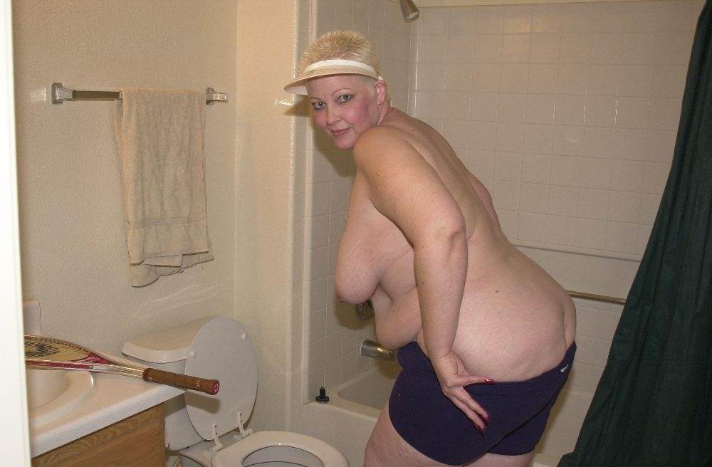 14P bbw mature playing with her huge tits