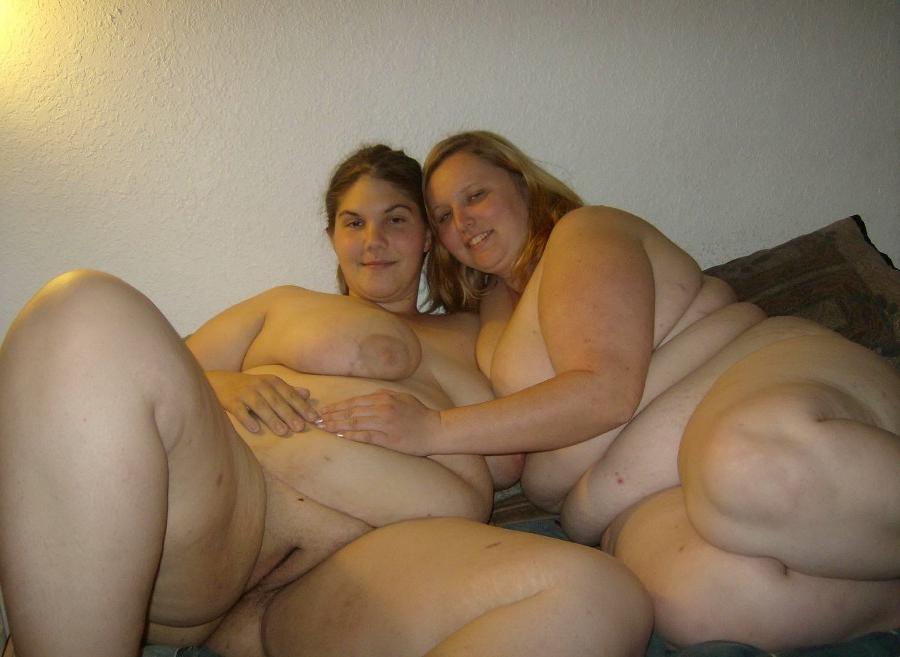 18P These cute chubby plump and bbw girlfriends are posing for pics