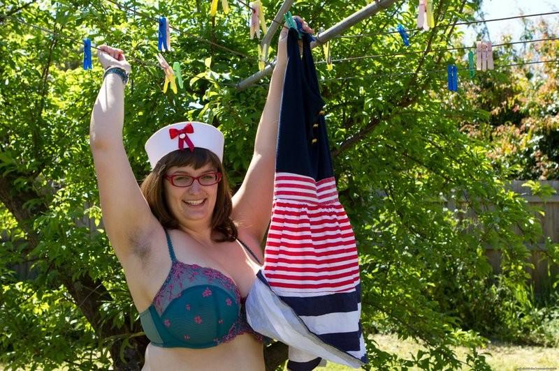 15P Big natural boob Betty shows off her goodies