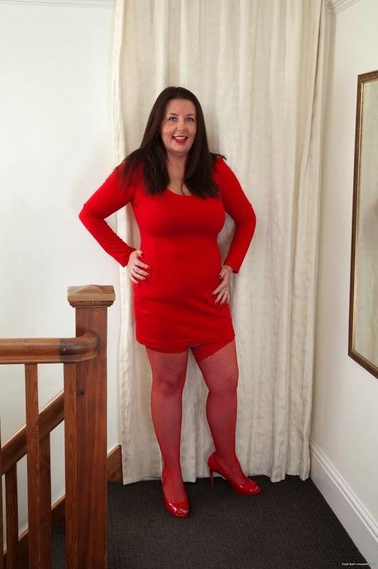 15P Jessica Jay shows off her chubby self