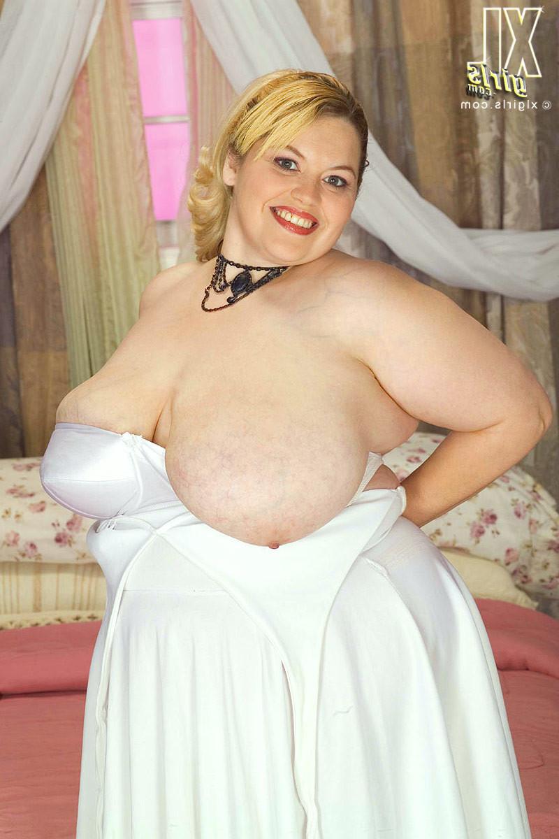 12P man thats a chubby big titty bitch