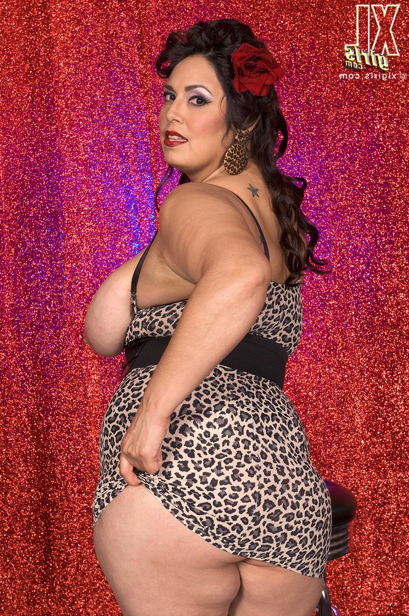 16P Rikki Waters shows her plump goods