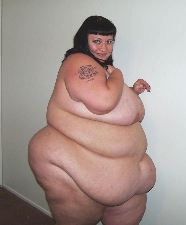 16P Fat ladies showing their huge bellies