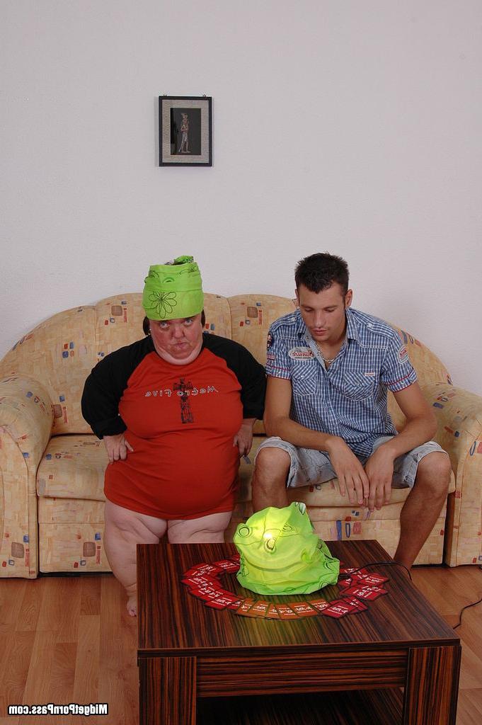 16P Fat ugly midget fucked by normal guy