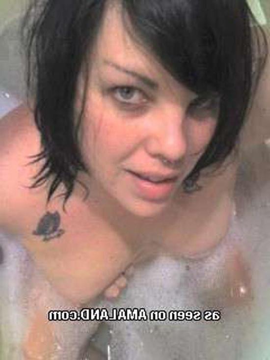 15P Chubby emo slut topless