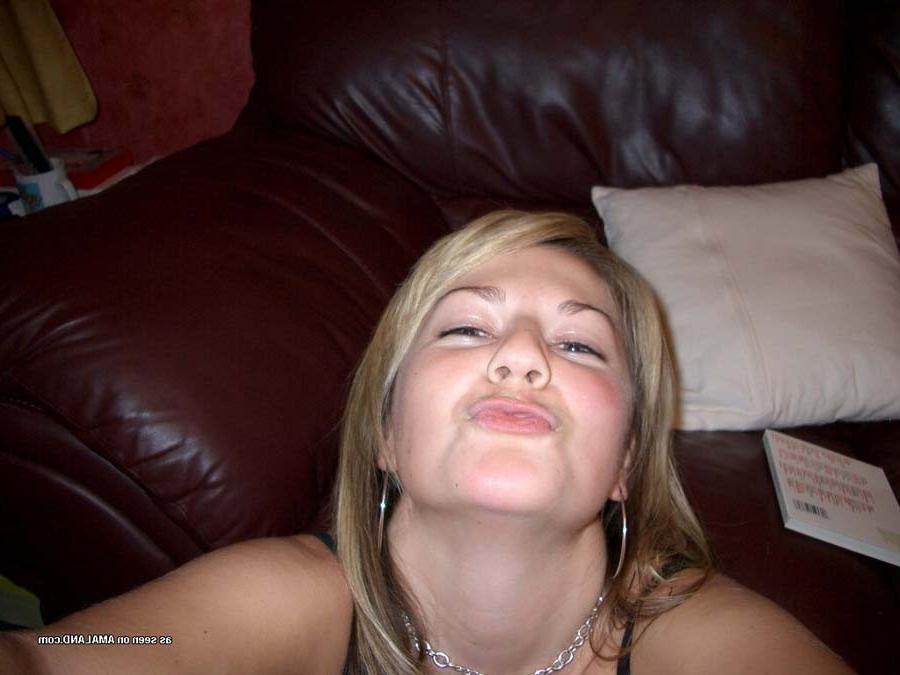 15P Chubby amateur chick