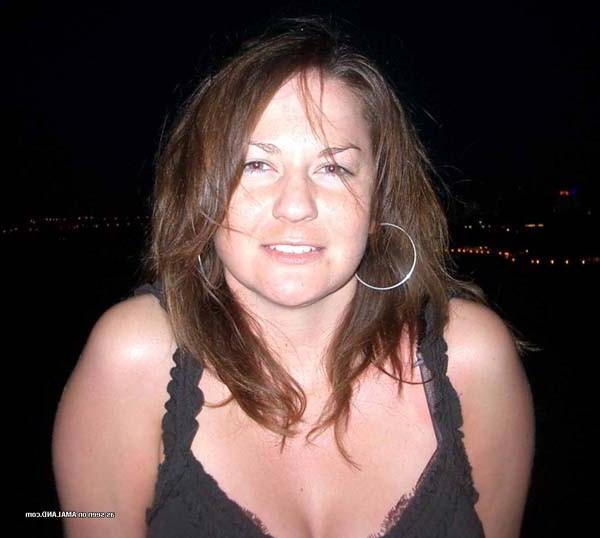 15P Chubby amateur chick