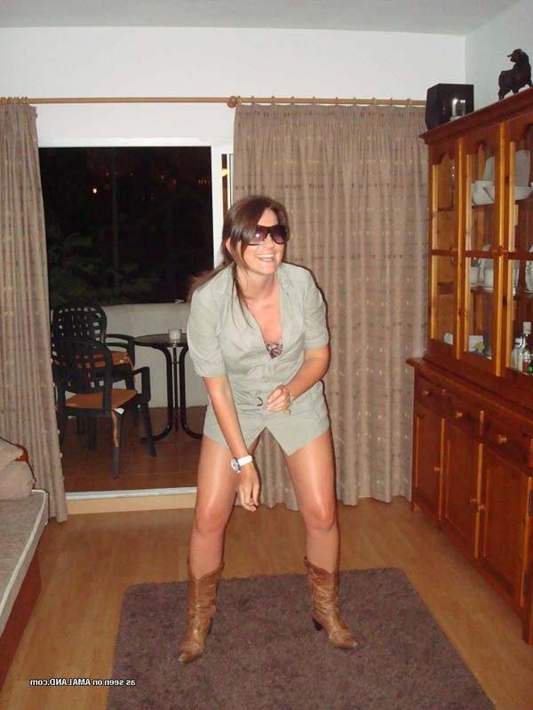 15P Chubby amateur chick