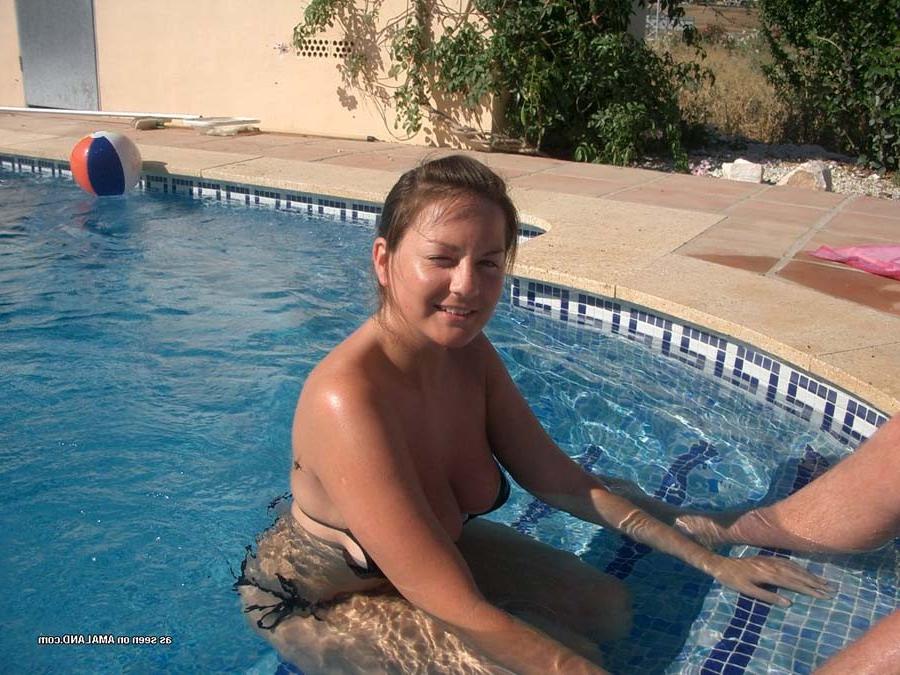 15P Chubby amateur chick