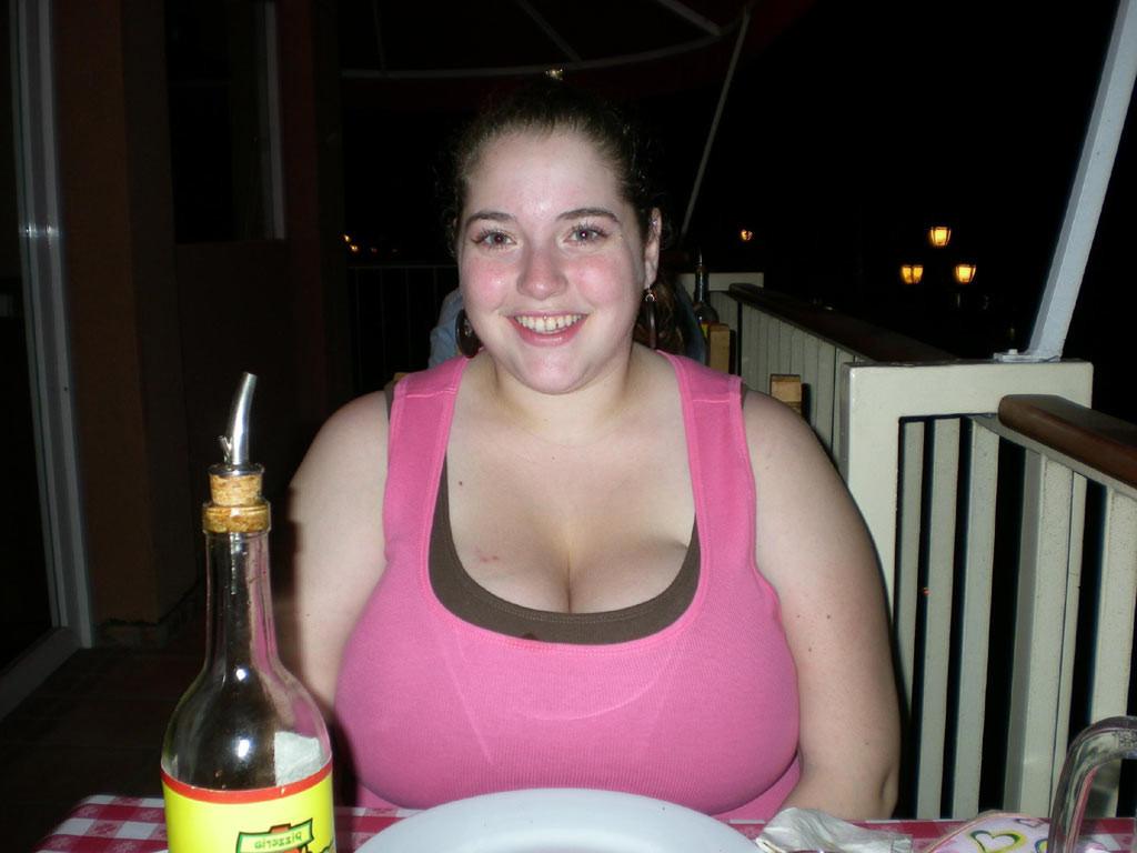 15P Chubby amateur girls posing