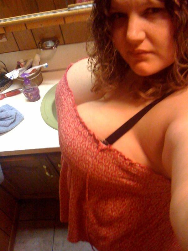 15P Chubby girlfriends posing