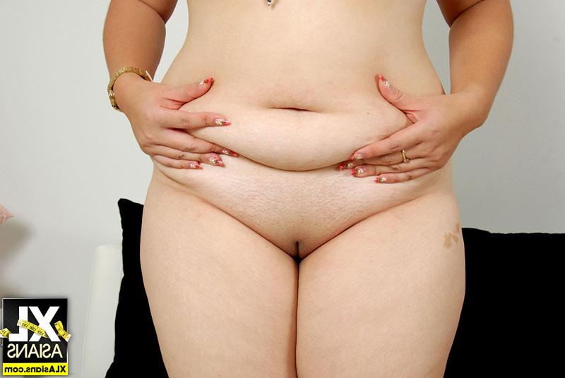 16P Chunky Asian Pla shows her fat pussy