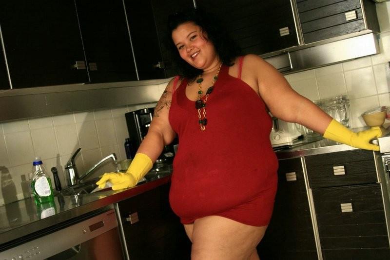 15P Hot chunky slut Shelsea groping her tits while wearing gloves