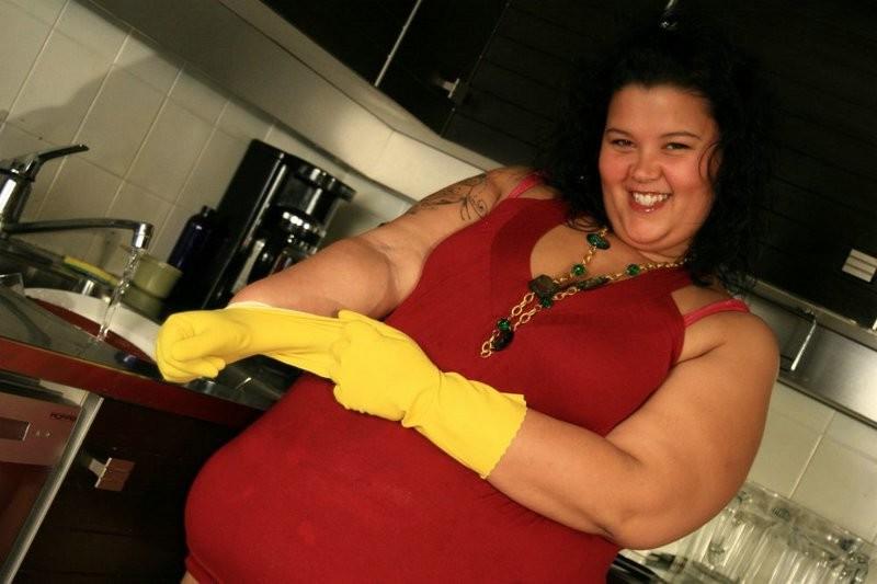 15P Hot chunky slut Shelsea groping her tits while wearing gloves