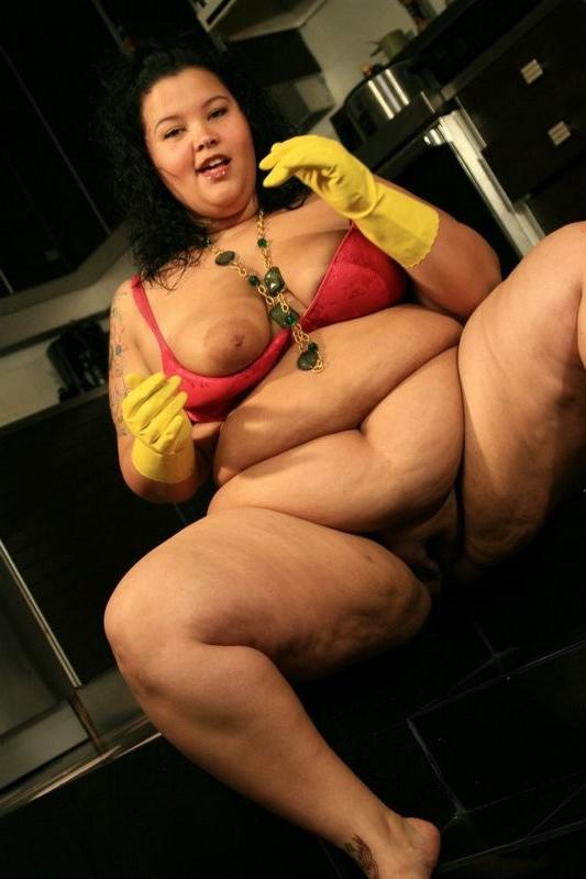 15P Hot chunky slut Shelsea groping her tits while wearing gloves