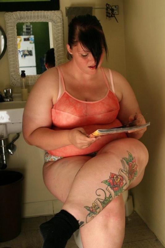 15P Chunky Milla finger fucking her twat while reading a porn mag