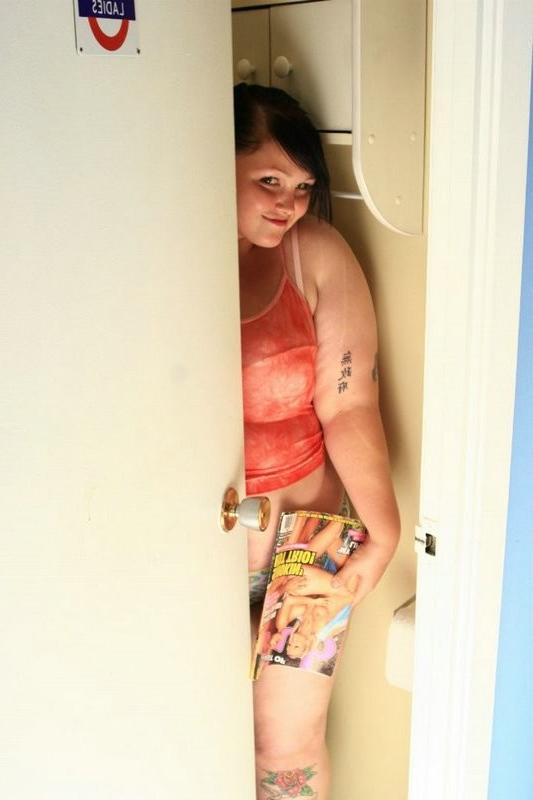 15P Chunky Milla finger fucking her twat while reading a porn mag