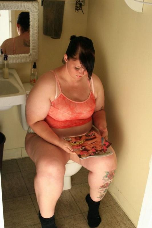 15P Chunky Milla finger fucking her twat while reading a porn mag