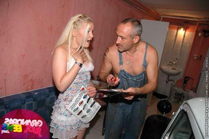 11P Grandpa fucking with a chubby blonde chick in the workshop