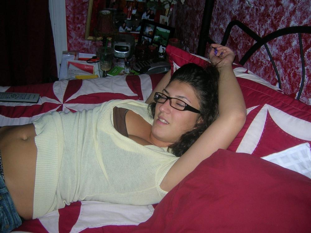 12P Chubby Brunette Pictures