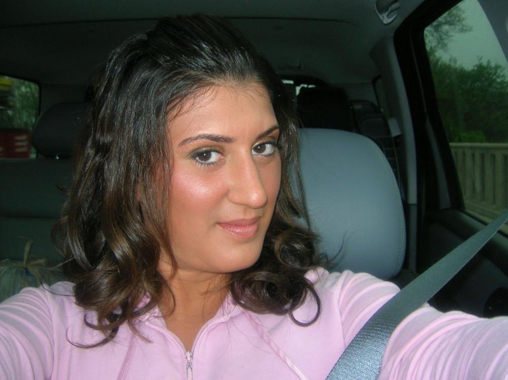 12P Chubby Brunette Pictures
