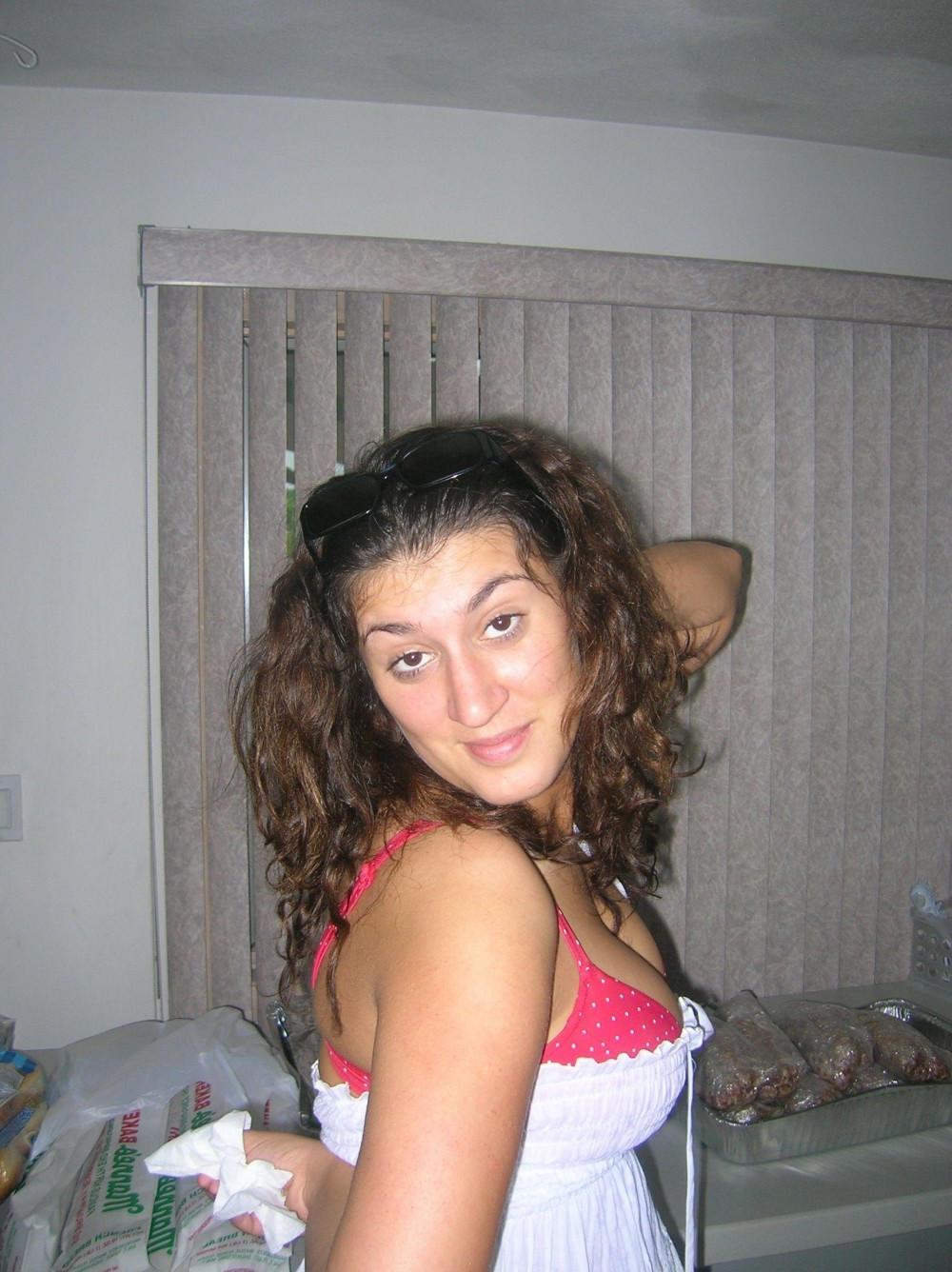 12P Chubby Brunette Pictures