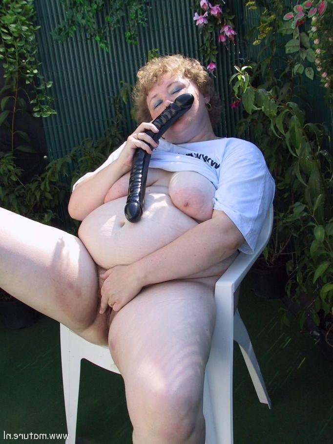 16P This chunky housewife gets nasty in her own backyard