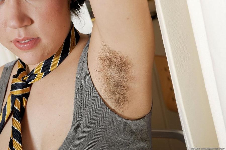 17P Shapely And Hairy Amateur Girl Spreads Her Pussy Lips